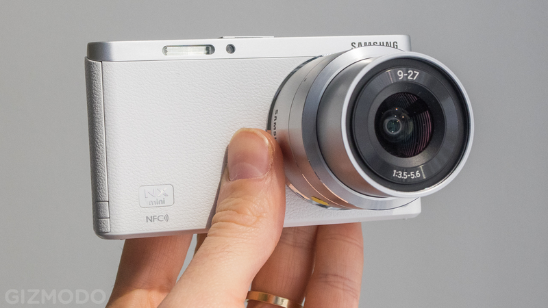 Illustration for article titled Samsung NX Mini: A Tiny New Camera System For the Selfie Generation